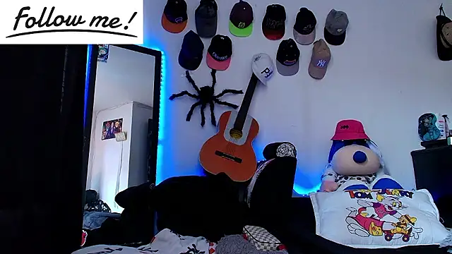 twink sebas  online show from December 2, 2024, 5:48 pm