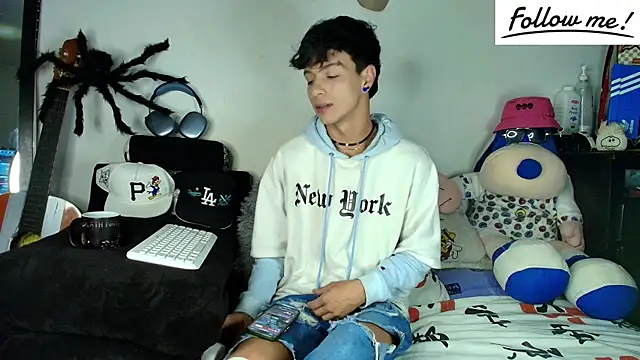 twink sebas  online show from December 12, 2024, 5:10 am