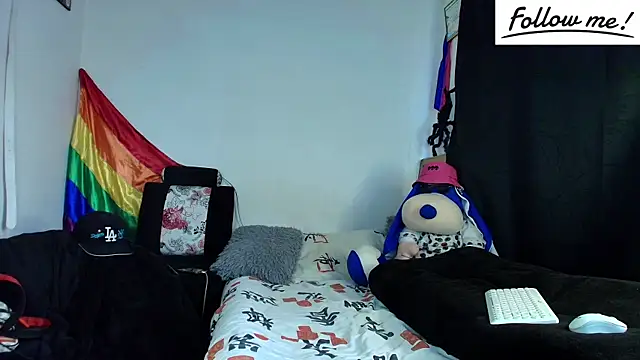 twink sebas  online show from December 14, 2024, 12:01 pm