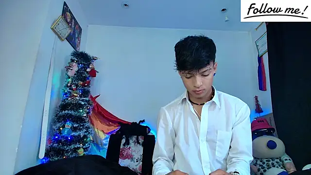 twink sebas  online show from December 22, 2024, 6:37 pm