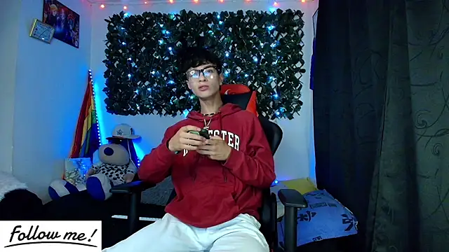 twink sebas  online show from January 11, 2025, 4:16 am