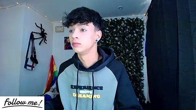 twink sebas  online show from January 20, 2025, 4:55 pm