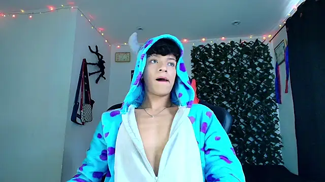 twink sebas  online show from February 3, 2025, 4:10 pm