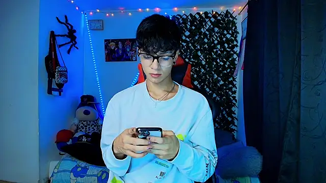 twink sebas  online show from February 16, 2025, 4:20 am