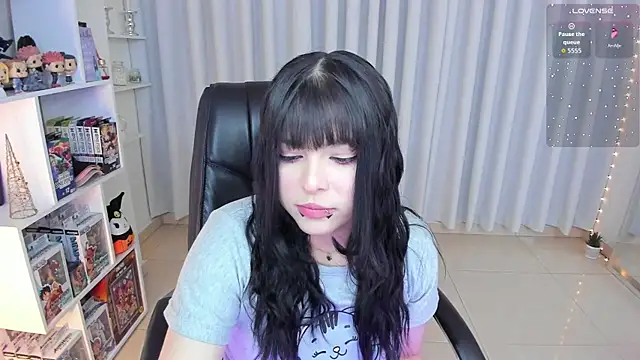 misshoneyxxx online show from November 11, 2025, 6:24 am