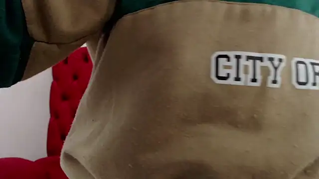 CarolineBrunx online show from February 18, 2025, 7:21 am