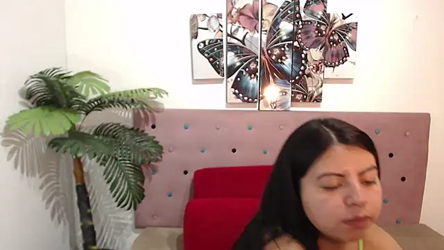 CarolineBrunx online show from March 8, 2025, 5:07 am