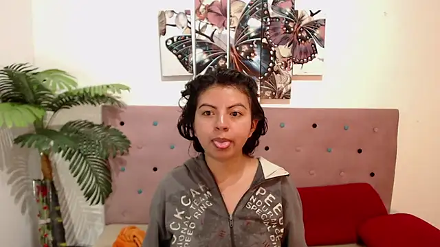 CarolineBrunx online show from March 11, 2025, 7:15 am