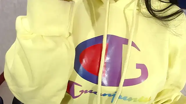 CarolineBrunx online show from October 22, 2025, 4:13 am