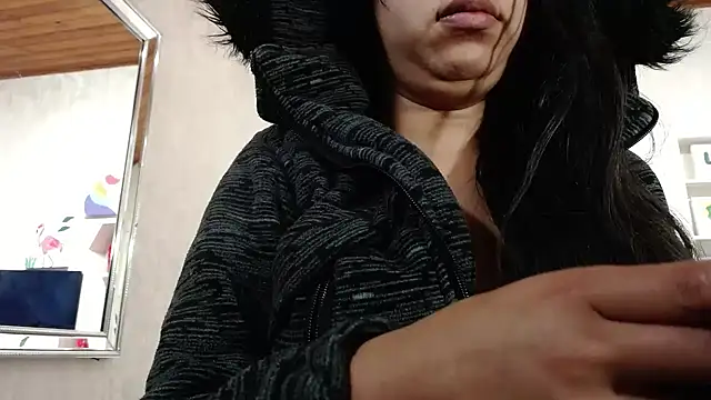 CarolineBrunx online show from November 3, 2025, 9:21 am