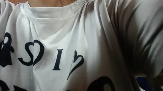 CarolineBrunx online show from November 11, 2025, 5:07 am