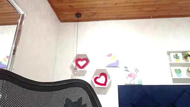 CarolineBrunx online show from November 13, 2025, 4:11 am