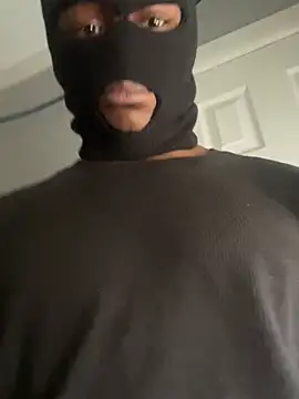 Snapshot of sneakylink13__ chatting on February 10, 2025, 9:15 pm sneakylink13   online show from February 10, 2025, 9:15 pm