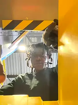 Snapshot of sneakylink13__ chatting on October 15, 2025, 2:28 pm sneakylink13   online show from October 15, 2025, 2:28 pm