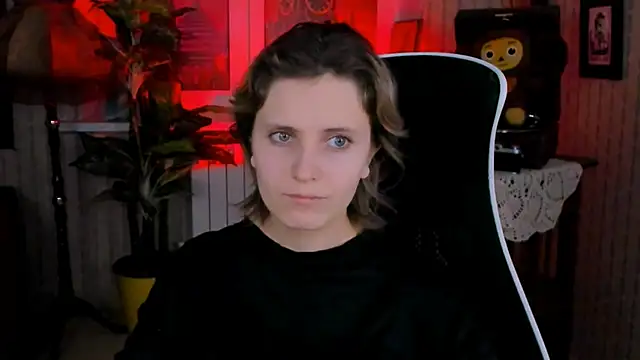 Snapshot of LolaAsmus chatting on December 21, 2024, 5:03 am LolaAsmus online show from December 21, 2024, 5:03 am