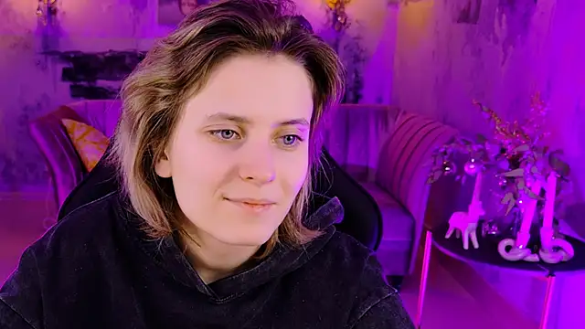 Snapshot of LolaAsmus chatting on January 3, 2025, 8:10 am LolaAsmus online show from January 3, 2025, 8:10 am