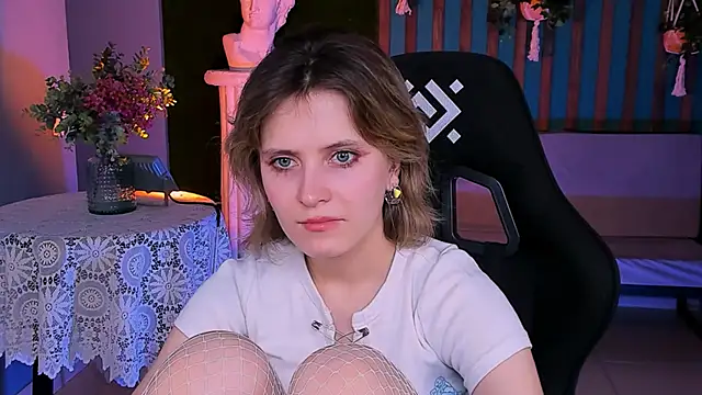 Snapshot of LolaAsmus chatting on January 18, 2025, 11:21 am LolaAsmus online show from January 18, 2025, 11:21 am