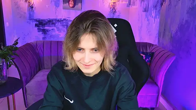 Snapshot of LolaAsmus chatting on February 5, 2025, 1:11 pm LolaAsmus online show from February 5, 2025, 1:11 pm