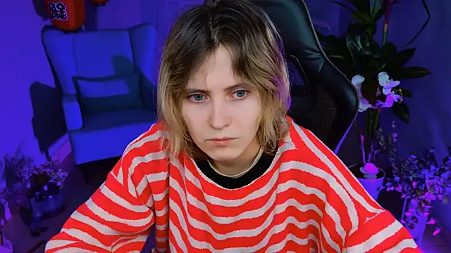 Snapshot of LolaAsmus chatting on February 14, 2025, 5:09 am LolaAsmus online show from February 14, 2025, 5:09 am