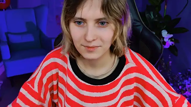 Snapshot of LolaAsmus chatting on February 14, 2025, 8:10 am LolaAsmus online show from February 14, 2025, 8:10 am