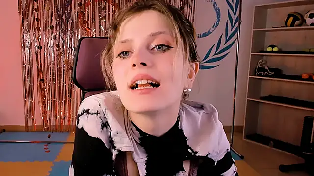 Snapshot of LolaAsmus chatting on February 27, 2025, 11:31 am LolaAsmus online show from February 27, 2025, 11:31 am