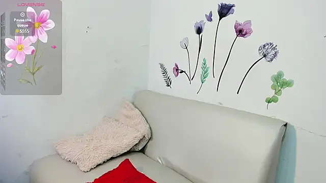 Snapshot of michell___ chatting on December 6, 2024, 7:21 am michell online show from December 6, 2024, 7:21 am