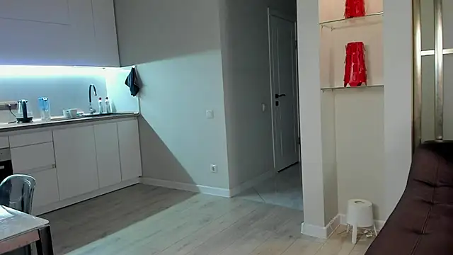 Emma Flin online show from January 6, 2025, 1:52 pm