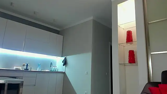 Emma Flin online show from March 1, 2025, 2:02 pm