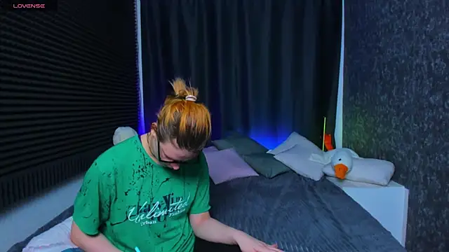 KIKI Krash online show from February 27, 2025, 1:38 pm