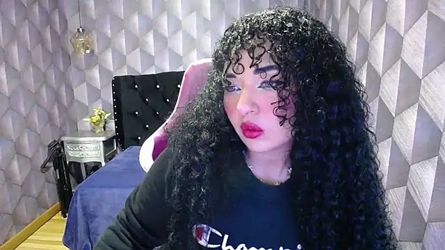 Snapshot of Sofiacowperx chatting on February 11, 2025, 12:48 pm Sofiacowperx online show from February 11, 2025, 12:48 pm