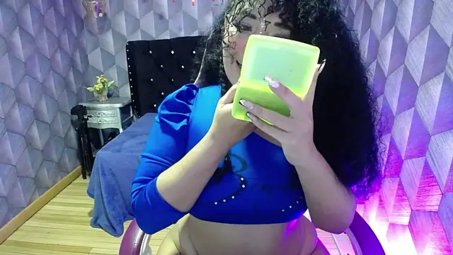 Snapshot of Sofiacowperx chatting on February 15, 2025, 11:17 am Sofiacowperx online show from February 15, 2025, 11:17 am