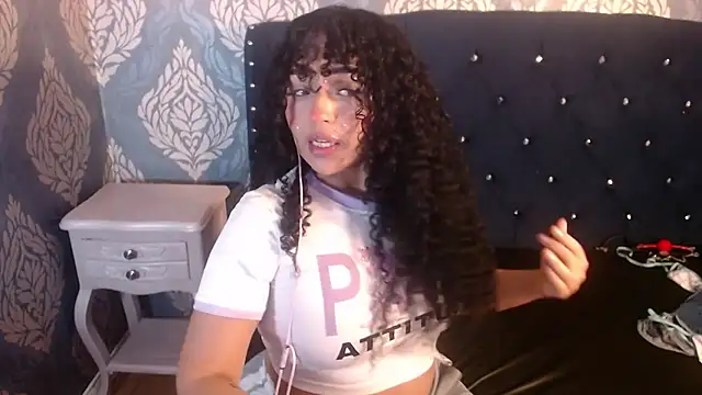 Snapshot of Sofiacowperx chatting on November 17, 2025, 1:28 pm Sofiacowperx online show from November 17, 2025, 1:28 pm