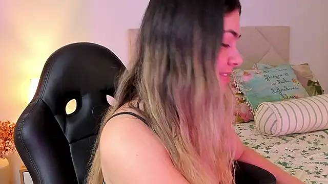 Lau Bee online show from December 11, 2024, 6:52 pm