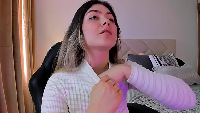 Lau Bee online show from December 16, 2024, 6:49 pm