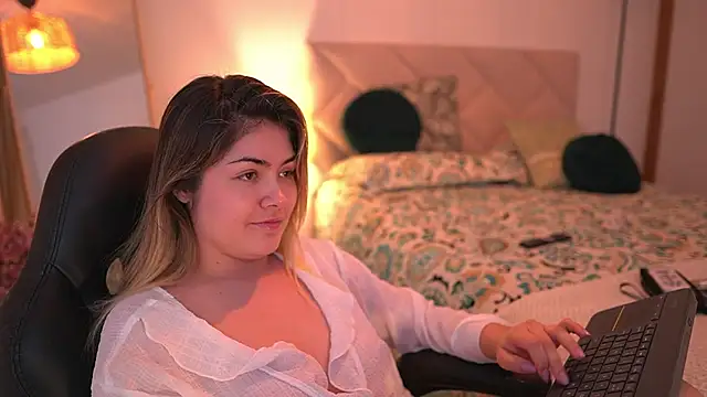 Lau Bee online show from November 28, 2025, 6:21 pm