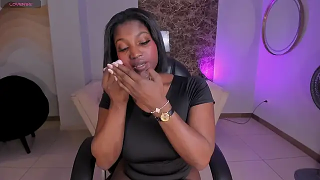 SavannahStorm online show from November 30, 2025, 11:47 am