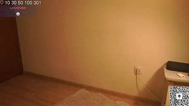 curlyboyy  online show from February 28, 2025, 3:04 pm