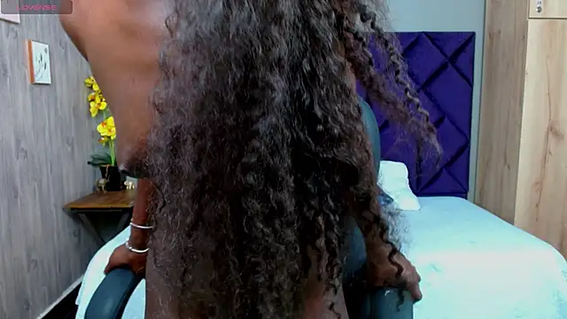 Snapshot of Nahomi-Hill chatting on January 18, 2025, 11:33 pm Nahomi-Hill online show from January 18, 2025, 11:33 pm