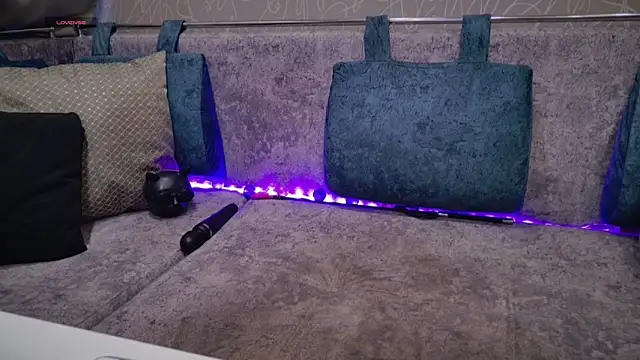 blackcat142 online show from October 24, 2025, 1:18 pm