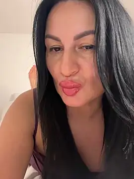 Snapshot of Helena7077 chatting on September 28, 2025, 8:47 pm Helena7077 online show from September 28, 2025, 8:47 pm