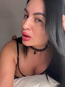 Snapshot of Helena7077 chatting on October 4, 2025, 9:13 pm Helena7077 online show from October 4, 2025, 9:13 pm