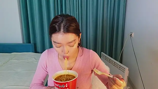 Snapshot of AudreyMell chatting on October 13, 2025, 2:06 pm AudreyMell online show from October 13, 2025, 2:06 pm