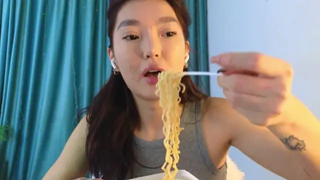 Snapshot of AudreyMell chatting on November 10, 2025, 2:49 pm AudreyMell online show from November 10, 2025, 2:49 pm