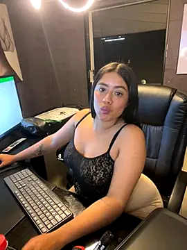 Snapshot of ElaaPerez chatting on October 10, 2025, 7:35 pm ElaaPerez online show from October 10, 2025, 7:35 pm