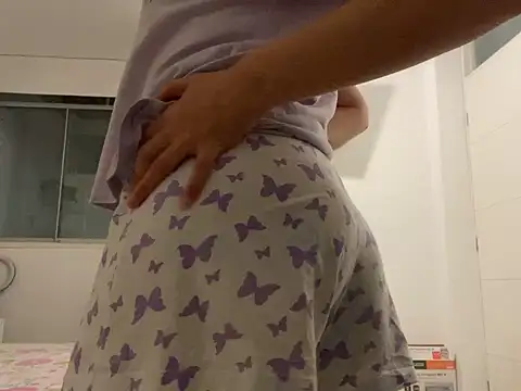 Snapshot of ForeverLola2024 chatting on December 19, 2024, 3:18 am ForeverLola2024 online show from December 19, 2024, 3:18 am