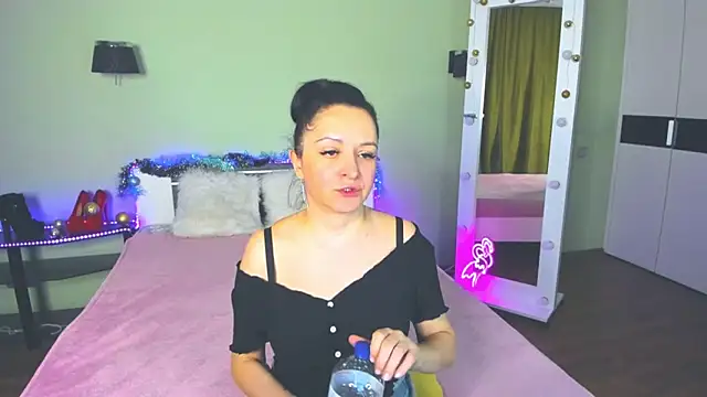 Snapshot of AngellLika chatting on December 12, 2024, 7:19 am AngellLika online show from December 12, 2024, 7:19 am