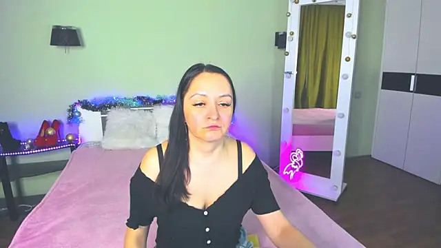 Snapshot of AngellLika chatting on December 12, 2024, 10:24 am AngellLika online show from December 12, 2024, 10:24 am