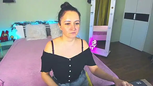 Snapshot of AngellLika chatting on December 15, 2024, 4:59 pm AngellLika online show from December 15, 2024, 4:59 pm