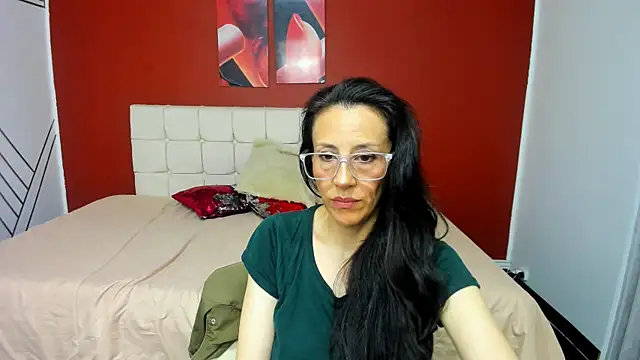 Snapshot of Abrillee1 chatting on January 17, 2025, 10:45 pm Abrillee1 online show from January 17, 2025, 10:45 pm