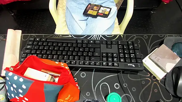 Snapshot of Abrillee1 chatting on February 1, 2025, 7:13 pm Abrillee1 online show from February 1, 2025, 7:13 pm